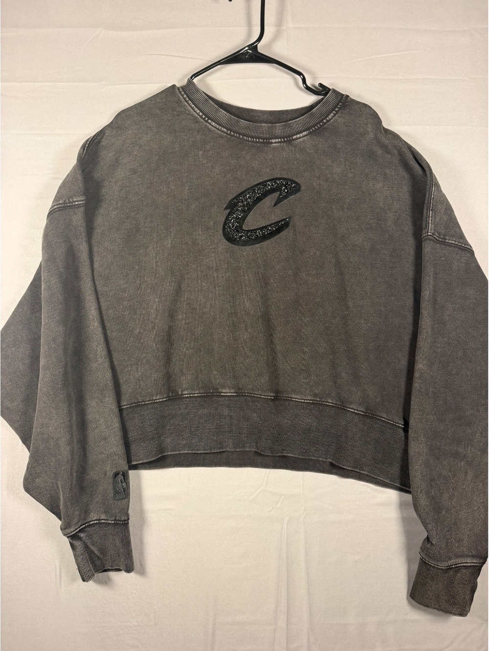 Pro Standard NBA Cleveland Cavaliers Washed Black Cropped Sweatshirt, Size Large